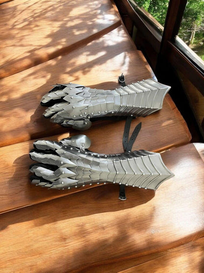 Nazgul gauntlets, medieval gauntlet, LOTR armour for cosplay, LARP and film